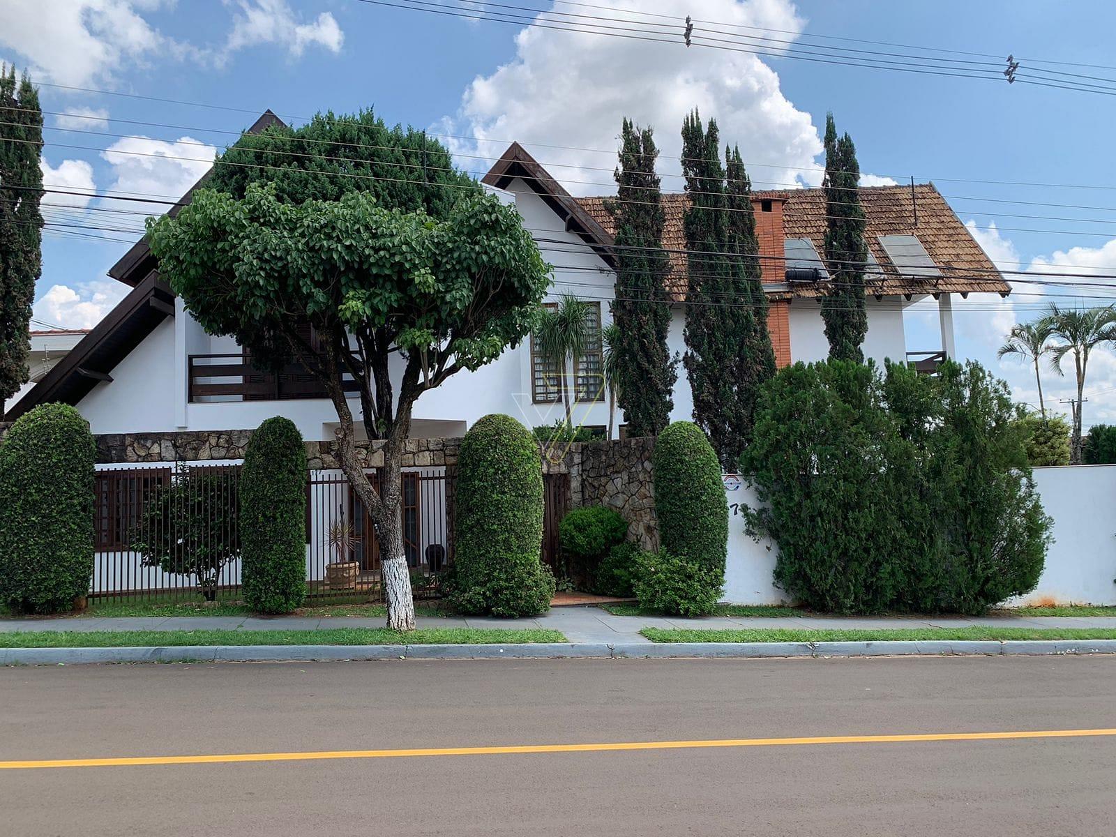 Sobrado Exclusivo à Venda no Jardim Presidente: Residencial ou Comercial. Arquitetura Única, Conforto e Elegância em Localização Privilegiada. Não Perca!