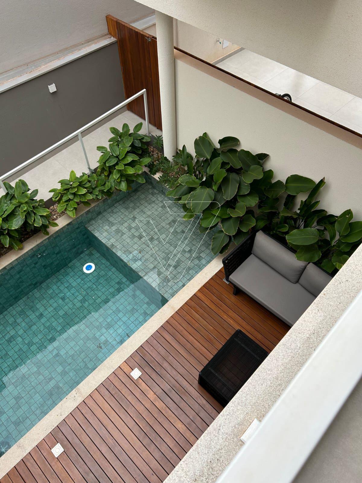 Linda casa no Aranguá 3 suítes.