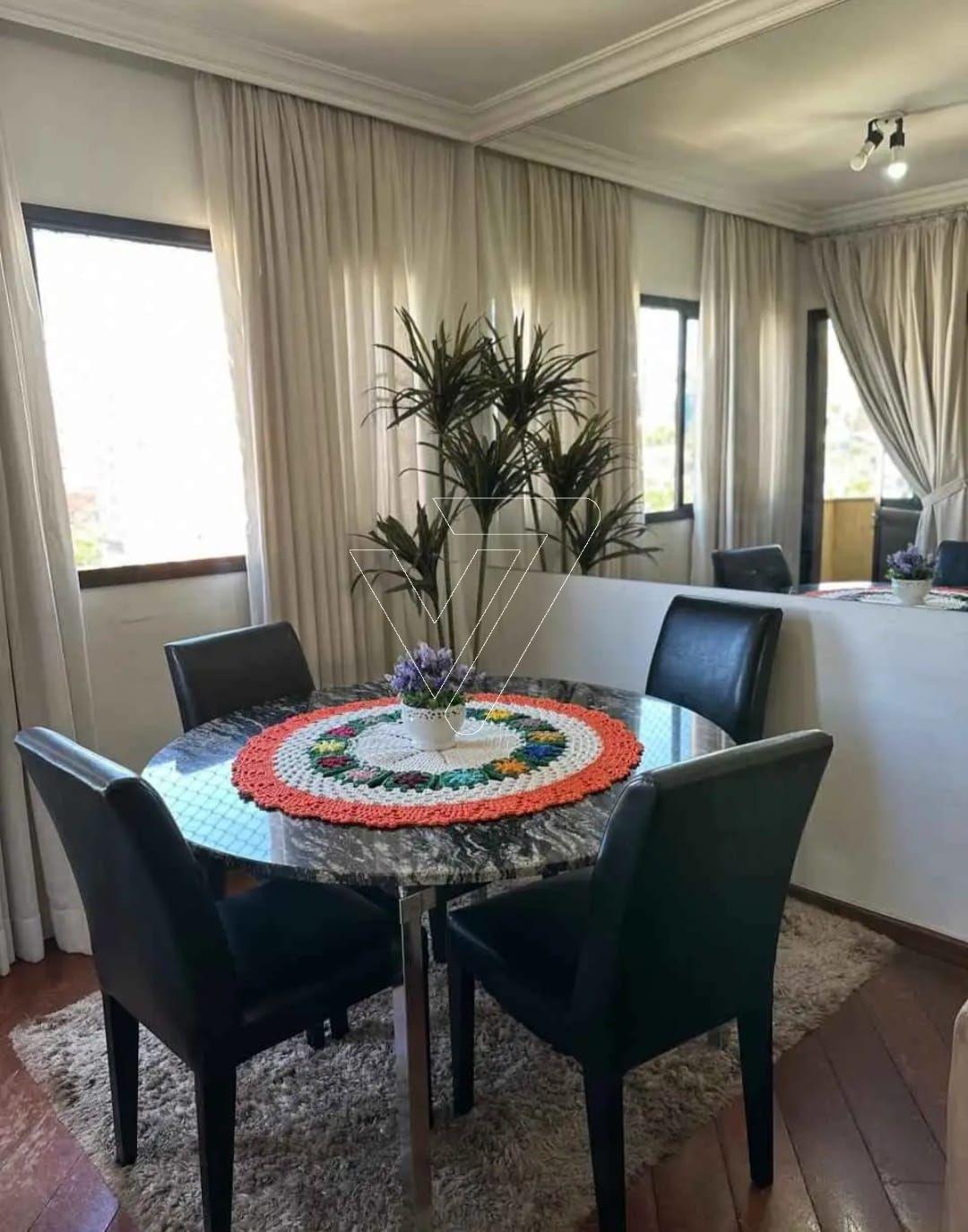 Duplex 1 quarto, mobiliado no centro!